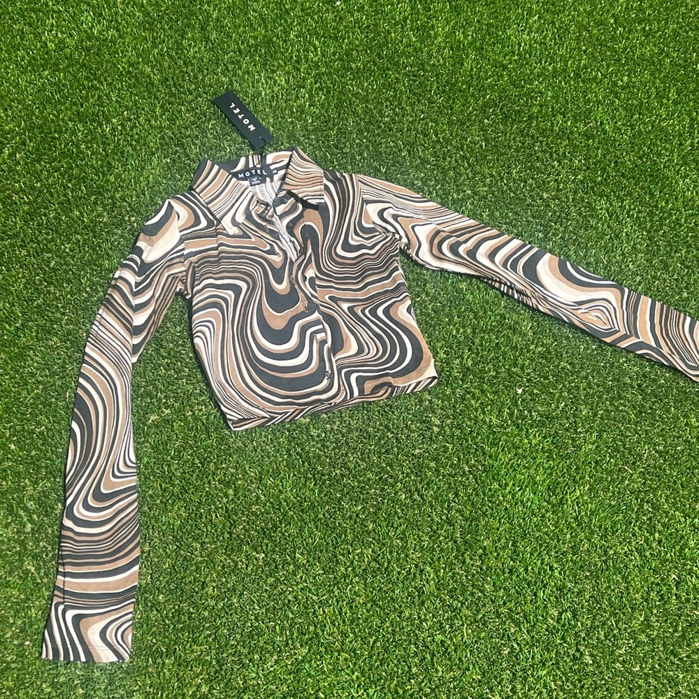 RYALS LONG SLEEVE TOP IN 70’S RIPPLE